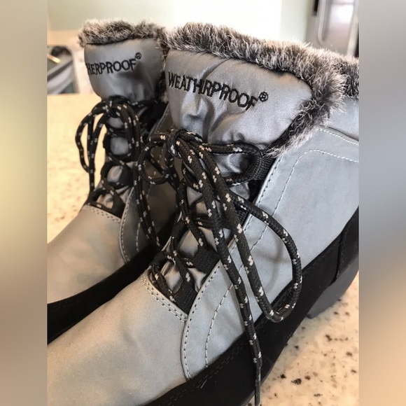 Silver & Black Waterproof Boots  size 6.5 - Picture 3 of 8